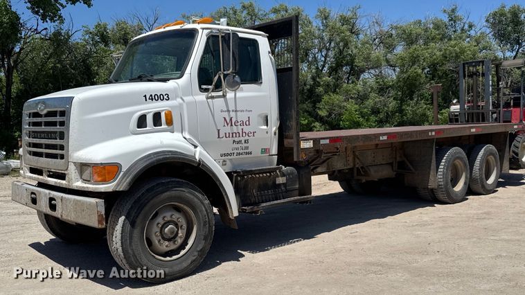 2002 Sterling LT9500 flatbed truck - DY0002