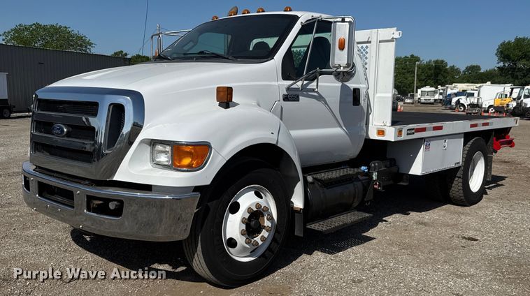 2012 Ford F650 Super Duty flatbed truck - DY0024