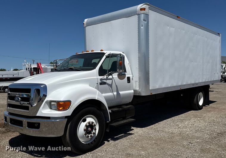 2010 Ford F650 Super Duty box truck - DY0032