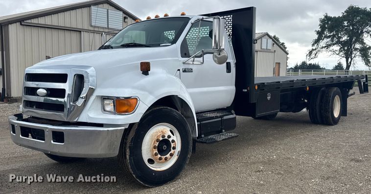 2007 Ford F650 Super Duty flatbed truck - DY0072