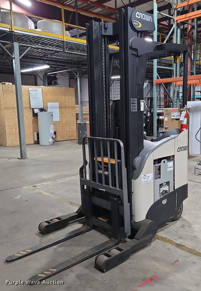 2015 Crown RR5725-35 reach truck - EC4248