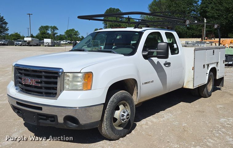2009 GMC Sierra 3500HD Ext. Cab utility bed pickup truck - ED2003