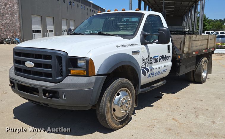 2006 Ford F450 Super Duty flatbed pickup truck - ED2018