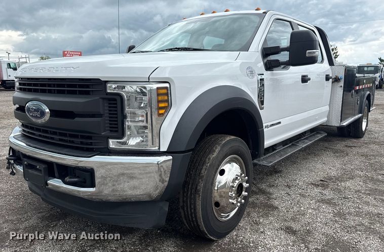 2019 Ford F550 Super Duty Crew Cab flatbed truck - EG5831