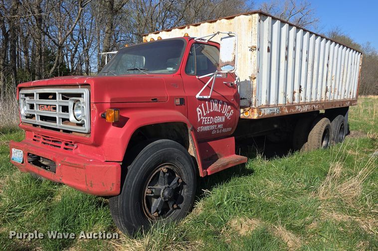 1987 GMC C7 grain truck - EH8865