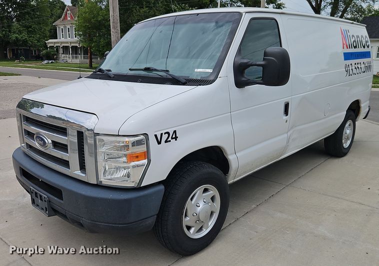 2014 Ford E250 utility van - EJ0068