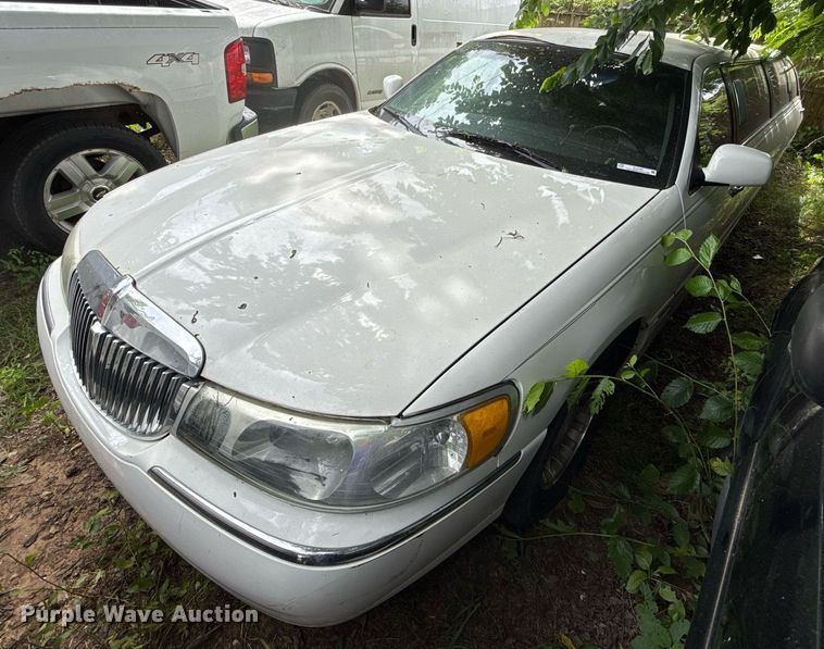 2001 Lincoln Krystal limousine - EJ4495
