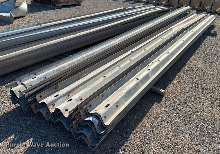Approximately 35 guard rails - EJ8788