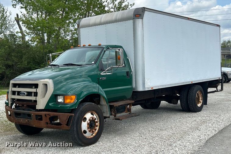 2004 Ford F750 Super Duty box truck - EK2979
