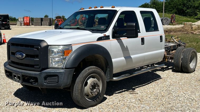 2015 Ford F550 Super Duty XL Crew Cab truck cab and chassis - EK8132