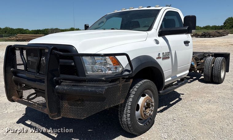 2017 Dodge Ram 4500 truck cab and chassis - EL2104