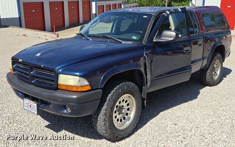 2003 Dodge Dakota Quad Cab pickup truck - EM7377