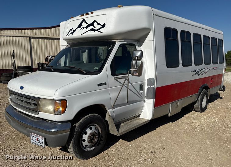 1997 Ford E450 Super Duty shuttle bus - EN4556