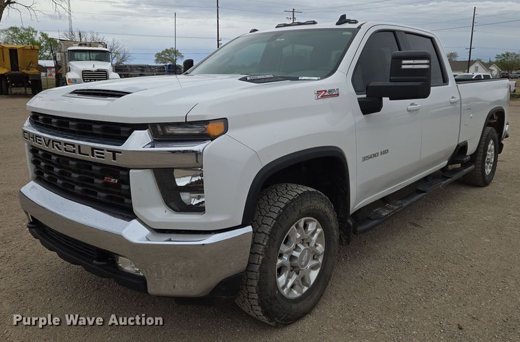 2020 Chevrolet Silverado 3500HD Crew Cab pickup truck - EO0642