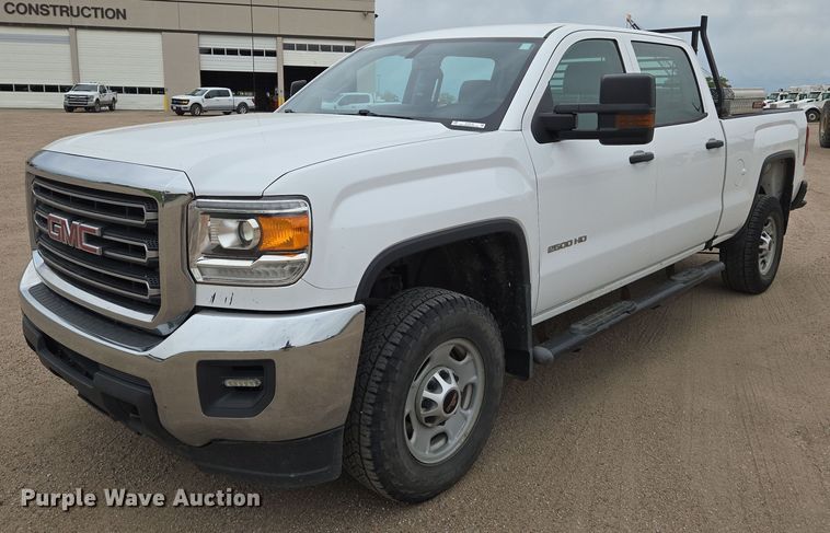 2017 GMC Sierra 2500HD Crew Cab pickup truck - EO0776
