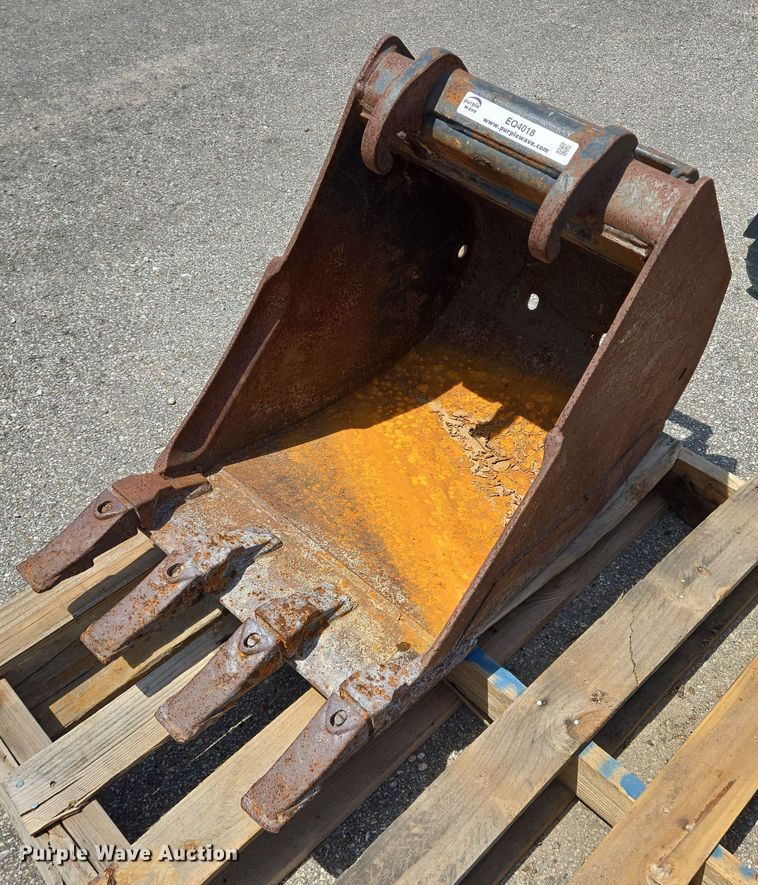Bobcat MX4T excavator bucket - EQ4018