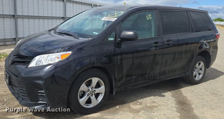 2020 Toyota Sienna handicap accessible van - YA0470