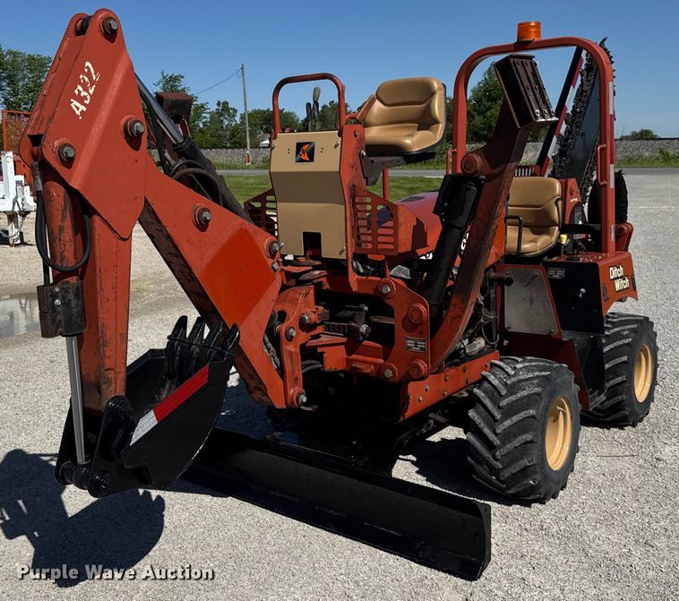 2004 Ditch Witch RT40 trencher - DH9954