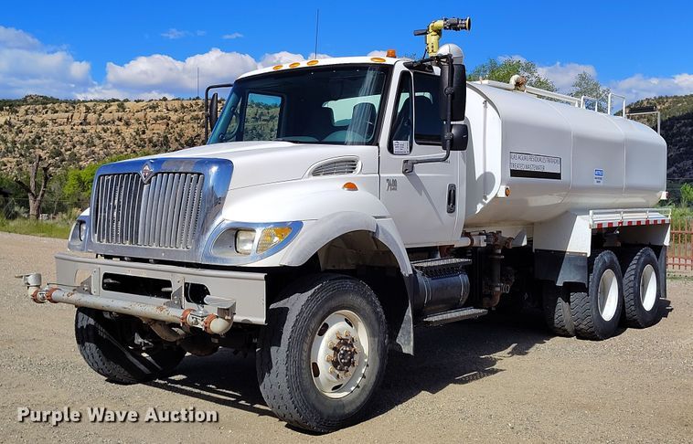 2006 International 7400 water truck - DP4953