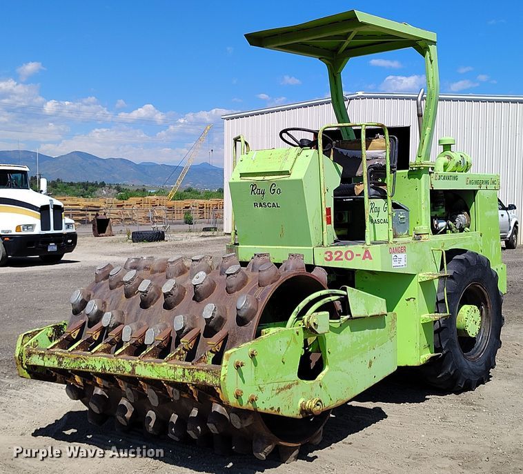 1981 RayGo 320-A Rascal single drum vibratory roller - DP4978