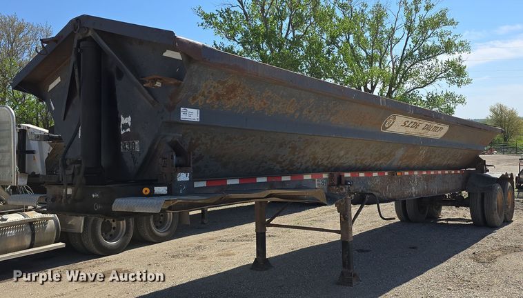 1997 Circle R Inc. 34HSD side dump trailer - DT6856