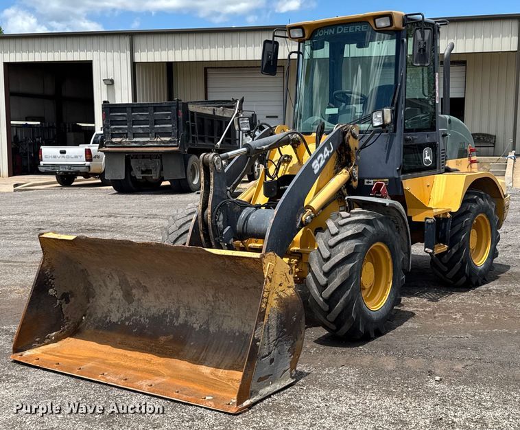 2013 John Deere 324J wheel loader - DU9165