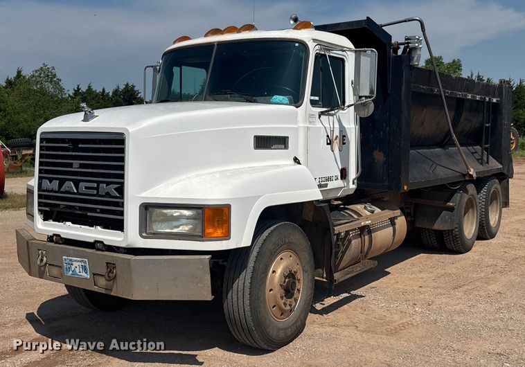 1992 Mack CH613 dump truck - DU9741