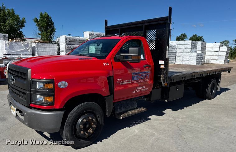 2020 Chevrolet Silverado 6500HD flatbed truck - DV4056