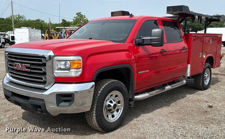 2015 GMC Sierra 3500HD Crew Cab utility bed pickup truck - DY0011