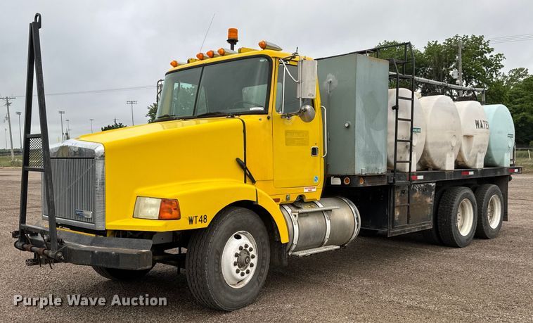 1992 White GMC WCA water truck - DY0039