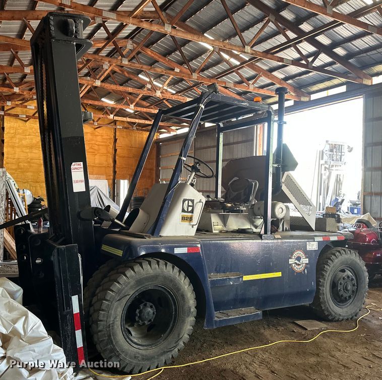 Towmotor forklift - EB2559