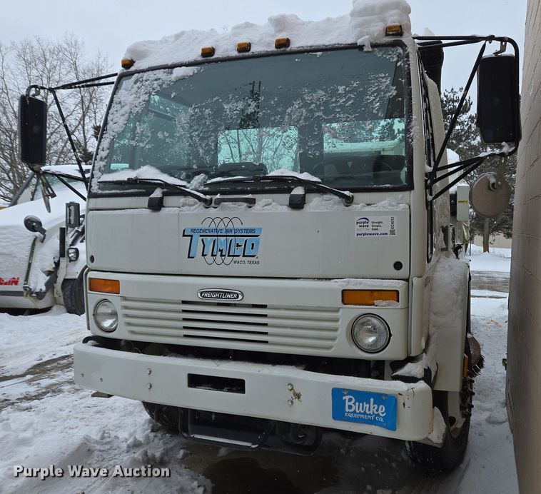 2003 Freightliner FC70 street sweeper truck - EC4012