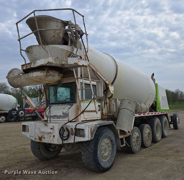 2019 Indiana Phoenix INC Mixer ready mix truck - EC4204
