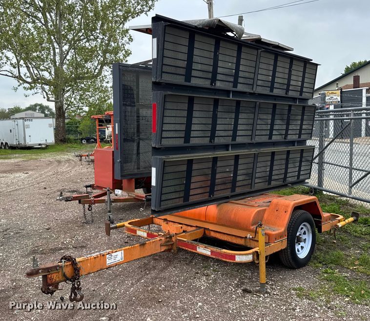 2001 Addco DH1000 arrow board trailer - EF2041