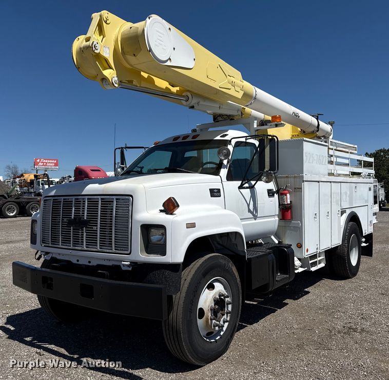 2002 Chevrolet C7500 bucket truck - EG5756