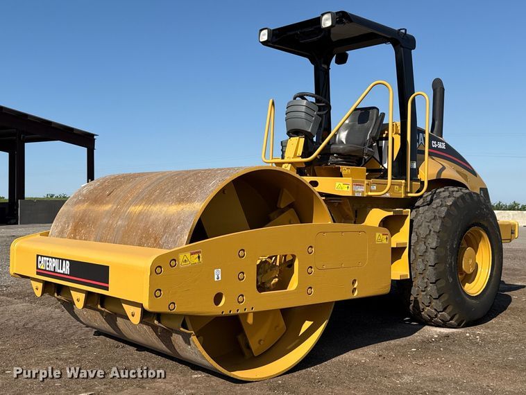 2005 Caterpillar CS-563E single drum vibratory roller - EJ8803