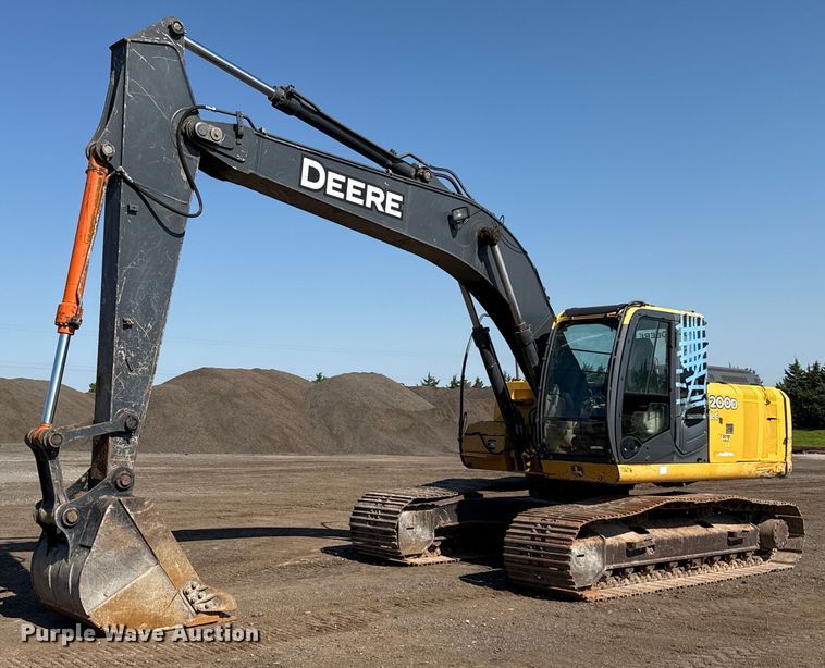 2008 John Deere 200D LC excavator - EJ8804