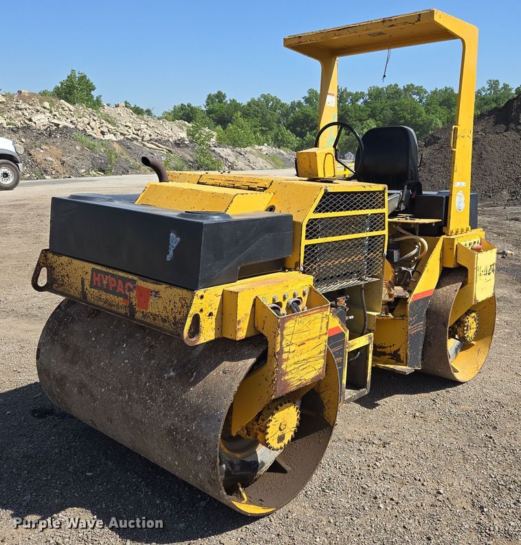 Hypac C754A double drum vibratory roller - EM2522