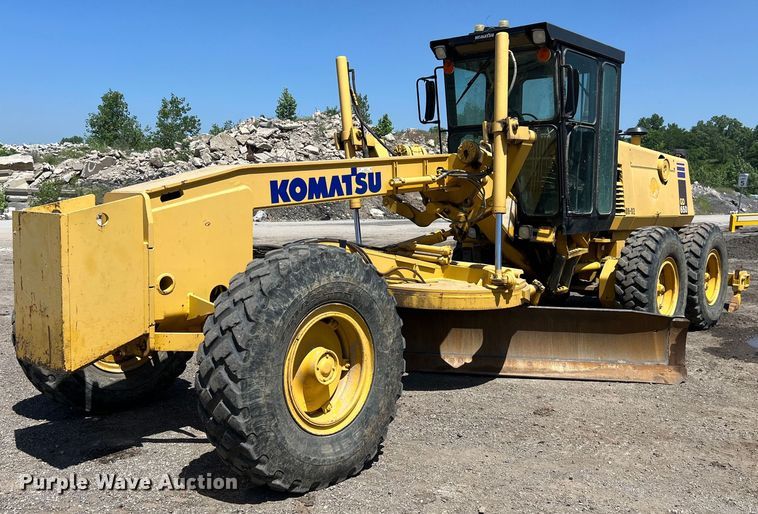 Komatsu GD650 motor grader - EM2529