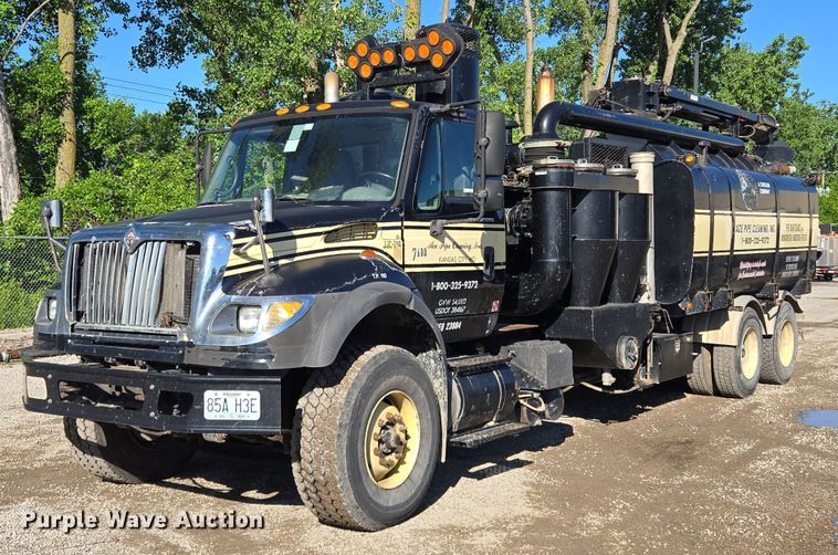 2005 International 7600 sewer jetter truck - EM7289