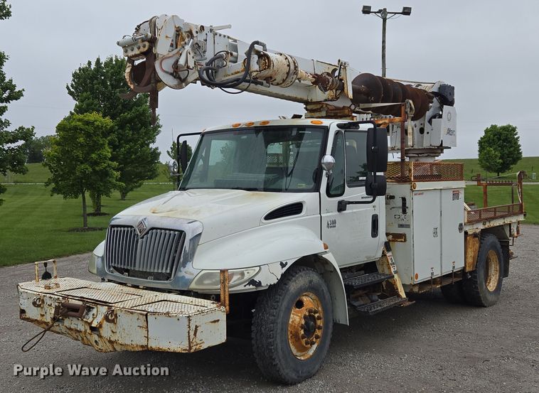 2006 International 4300 digger derrick truck - EM7348