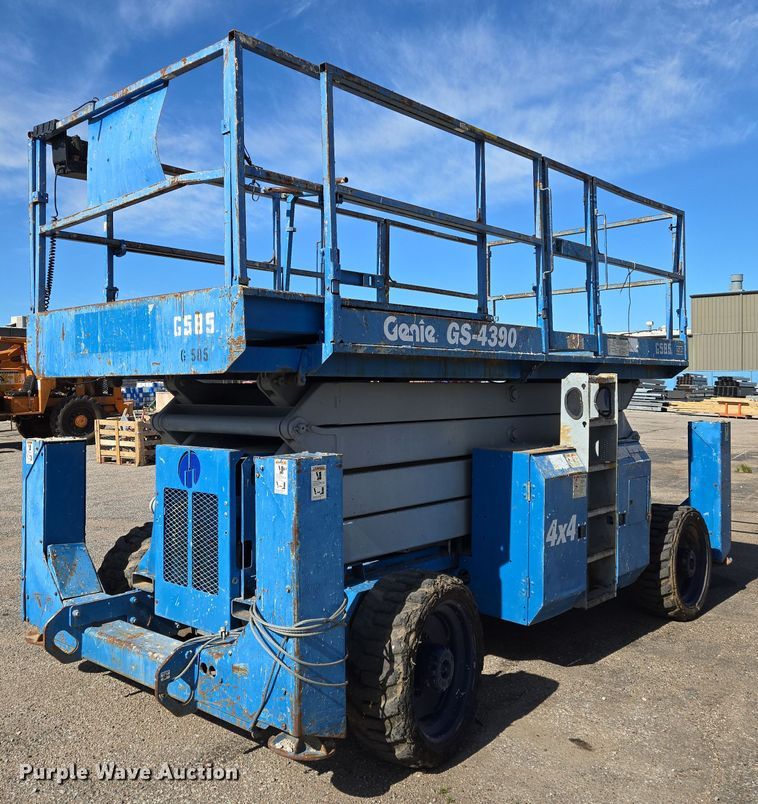 2004 Genie GS-4390 scissor lift - EO0845