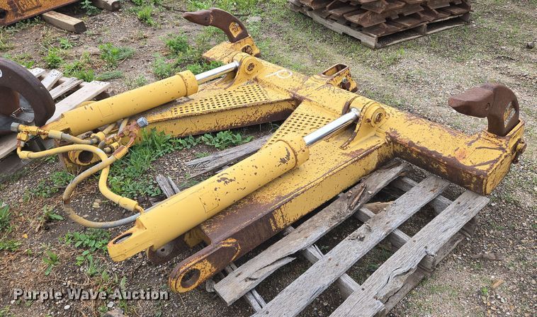 Caterpillar  140 rear ripper - EO0970