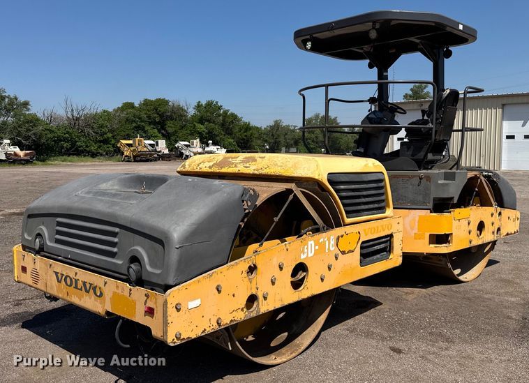 2012 Volvo DD118HF double drum vibratory roller - NE9824