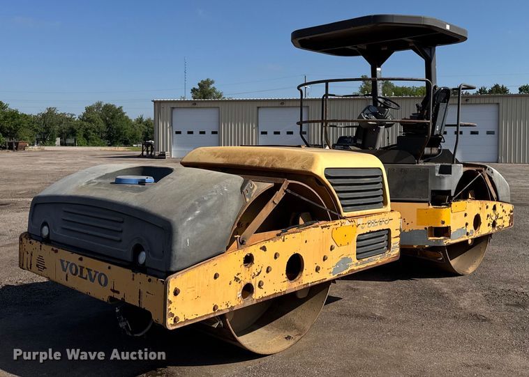 2011 Volvo DD118HF double drum vibratory roller - NE9826