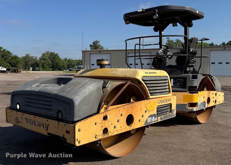2012 Volvo DD138HFA double drum vibratory roller - NE9827