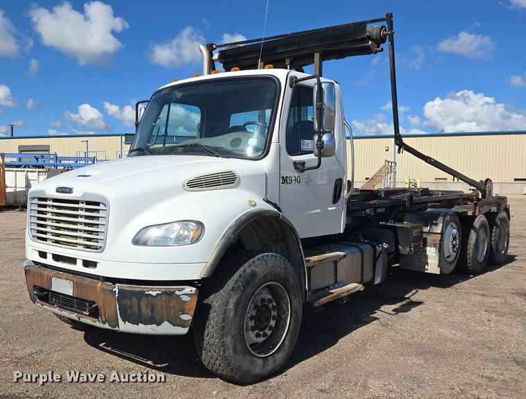 2013 Freightliner Business Class M2 roll-off container truck - DT7193