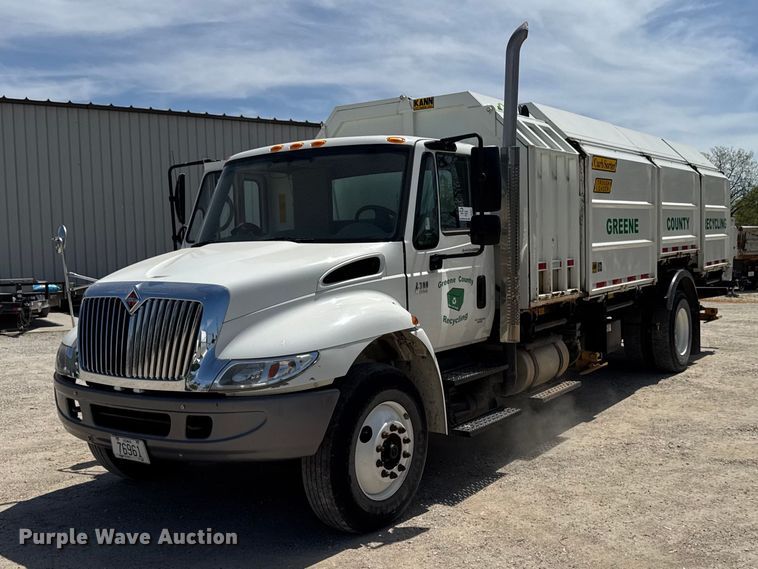 2007 International 4300 refuse truck - DV2622