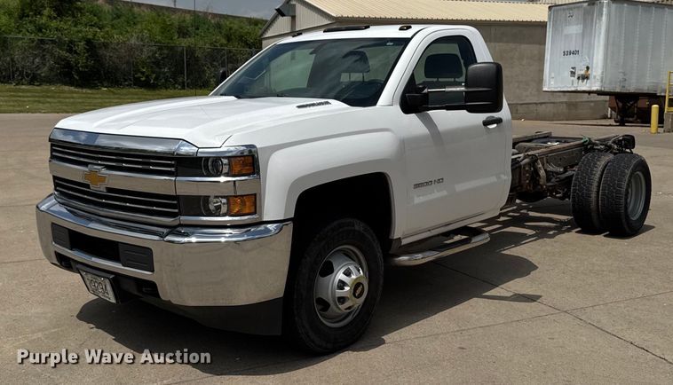 2015 Chevrolet Silverado 3500HD pickup truck cab and chassis - DV2640