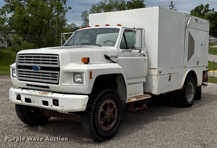 1993 Ford F700 sewer jetter truck - DV2701